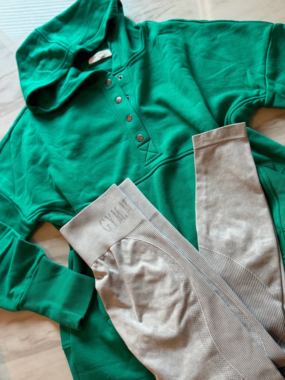 Zenana Outfitters Emerald Green Snap-Henley Hoodie with Light Gray Leggings